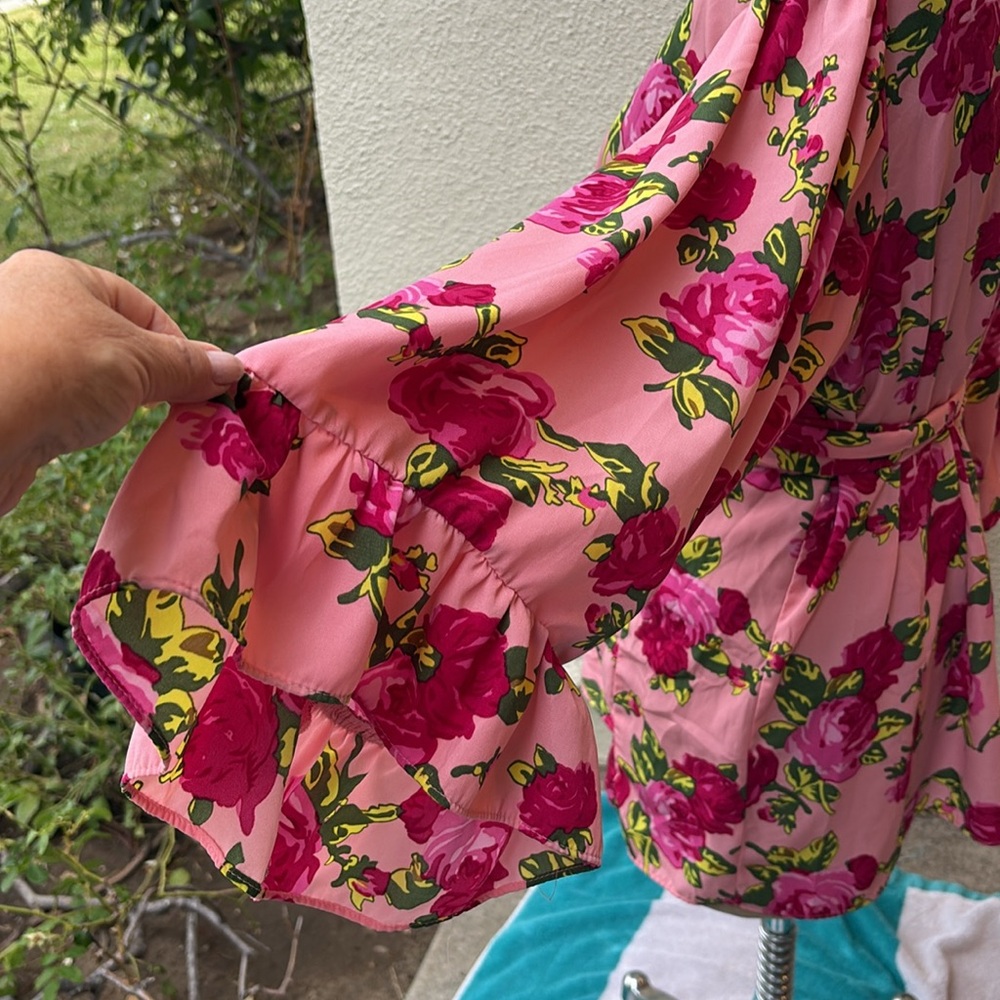 Vintage Betsey Johnson beautiful floral ‘80’s blouse w/ wrapped around tie. - Picture 6 of 13
